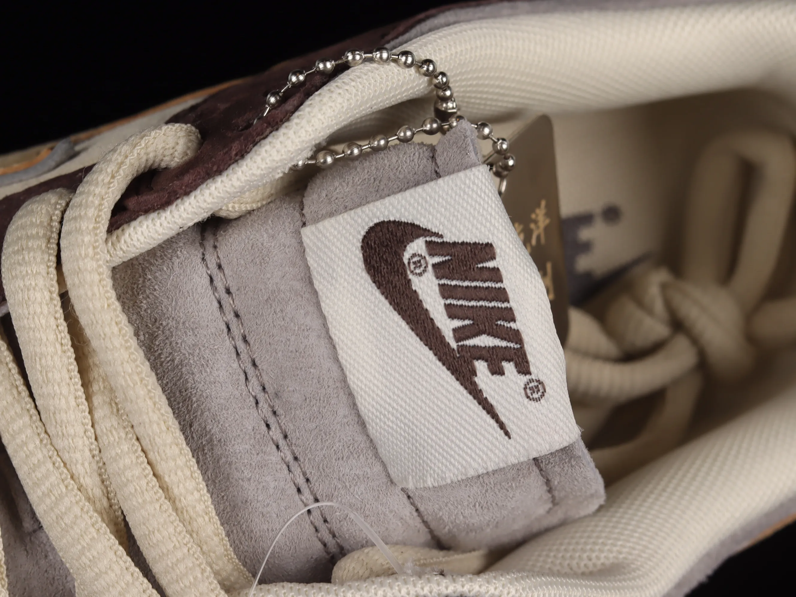 All Categories Nk SB Dunk Series Nk SB Dunk Low Low-top sneakers Otomo Katsuhiro x Nk SB Dunk Low "Steamboy OST" Otomo Katsuhiro co-branded SB low-top sports and leisure sneakers LF0039-034
